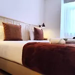 Bacalhoeiros 125 Hotel