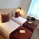 Bacalhoeiros 125 Hotel